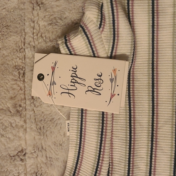 NWT !! BLOUSE - Picture 4 of 4